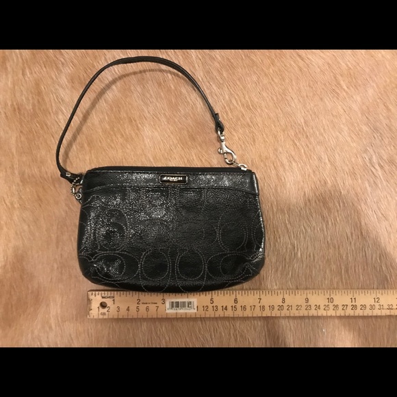 Beautiful black Coach Clutch/Wristlet - Picture 3 of 4